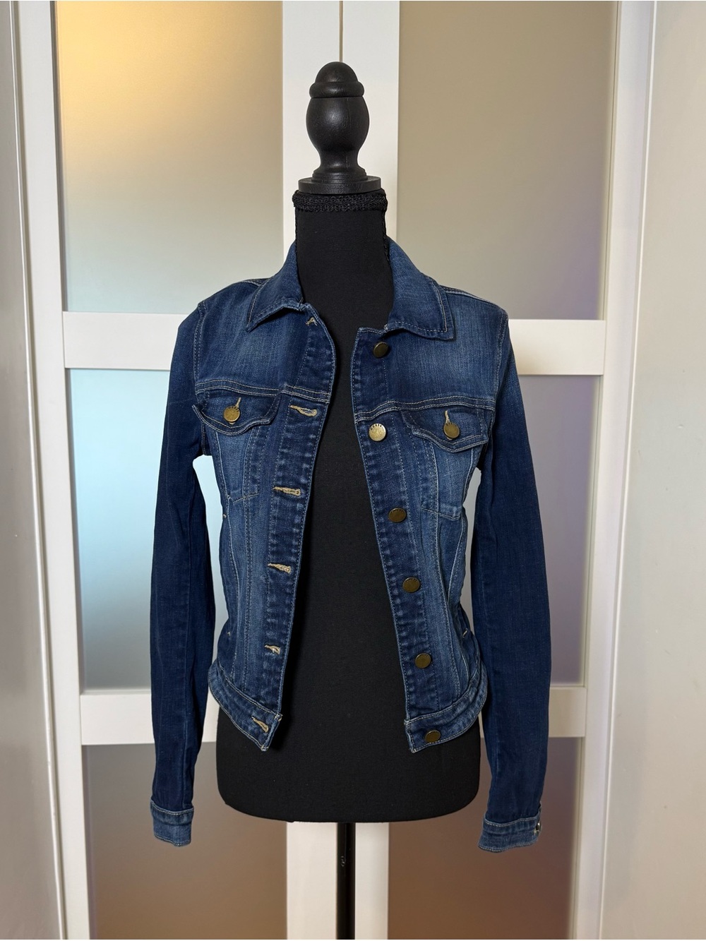 Guess Vintage Inspired Classic Blue Jean Jacket, XS.